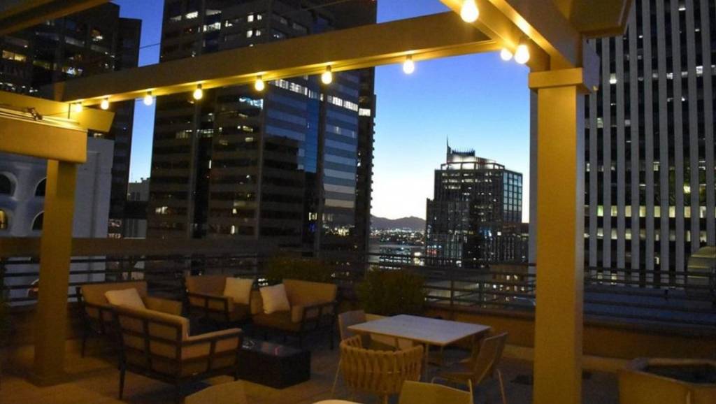The Fun Singles in Phoenix and Scottsdale are getting together in a restaurant for a singles mixer and speed dating event