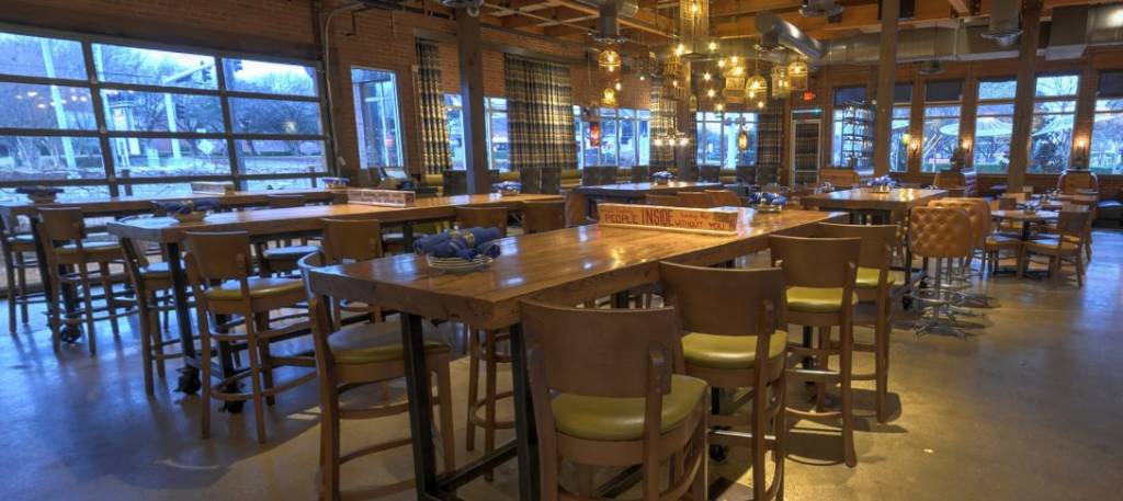 Dallas The Fun Singles Events and Speed Dating Dallas Speed Dating, single women are meeting single men, everyone is having a fun time