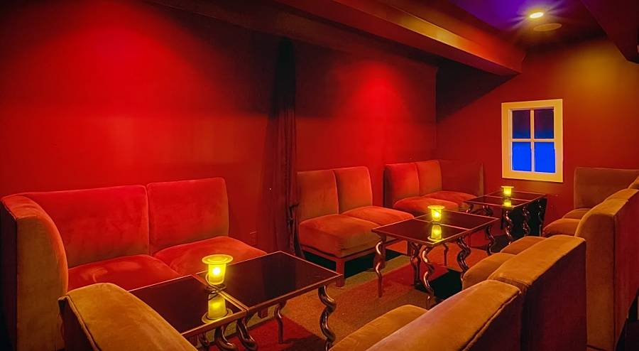 Dallas Speed Dating, single women are meeting single men, everyone is having a fun time