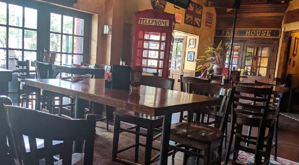 Dallas The Fun Singles Events and Speed Dating Dallas Speed Dating, single women are meeting single men, everyone is having a fun time