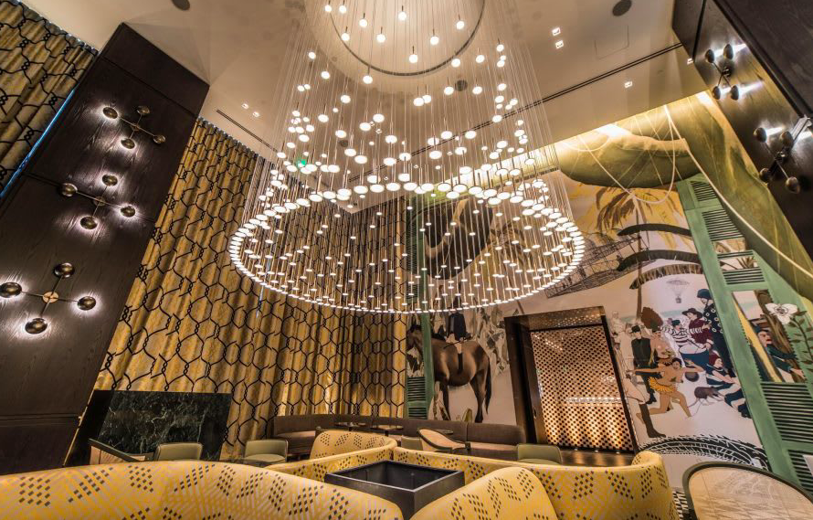 Miami Speed Dating, single women are meeting single men, everyone is having a fun time